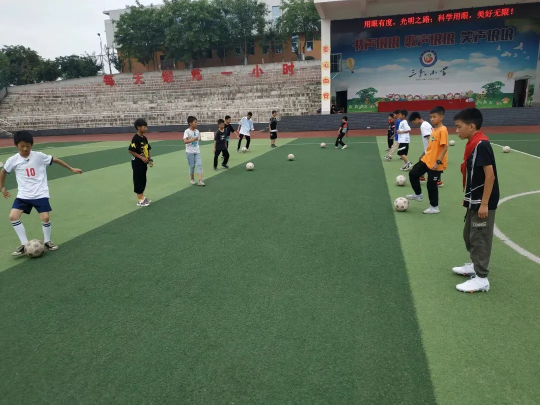 老年人打篮球时应如何进行适当的力量训练?_0